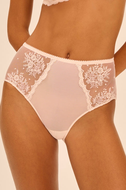 Simone Perele 1E2 Intrigue Deep Brief